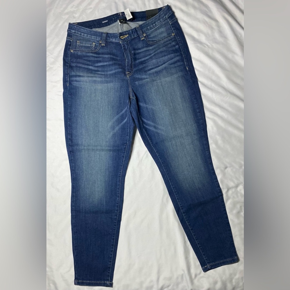 NWT Size 18 lane Bryant mid rise skinny jeans